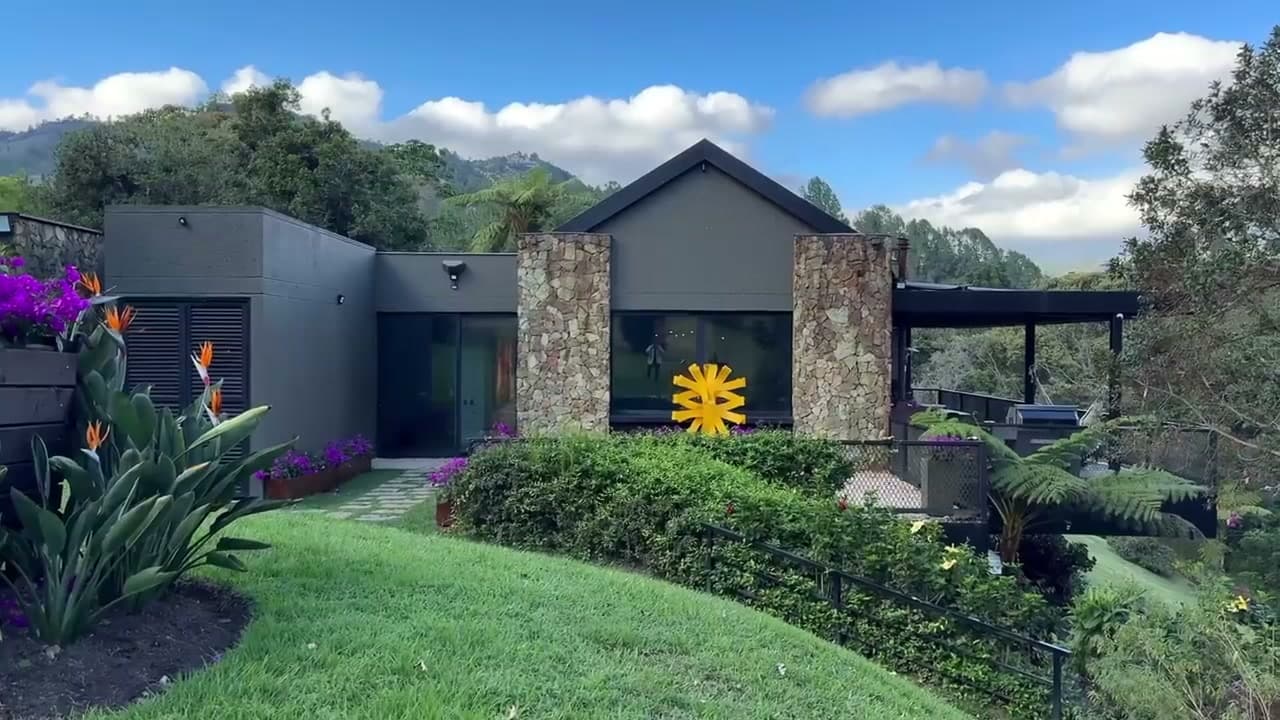 Casa de autor en el bosque